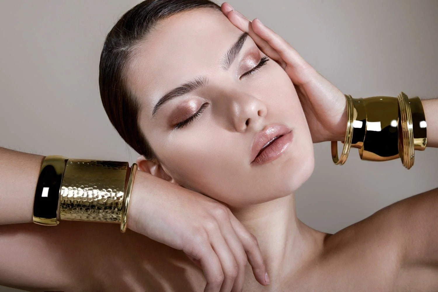 Woman showing off a stylish Double Domed Bangle gold bracelet