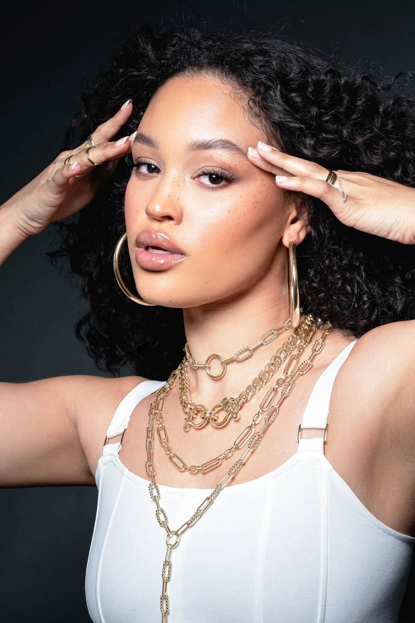 Woman wearing the stunning Enzo Lariat Necklace and gold jewelry accessory