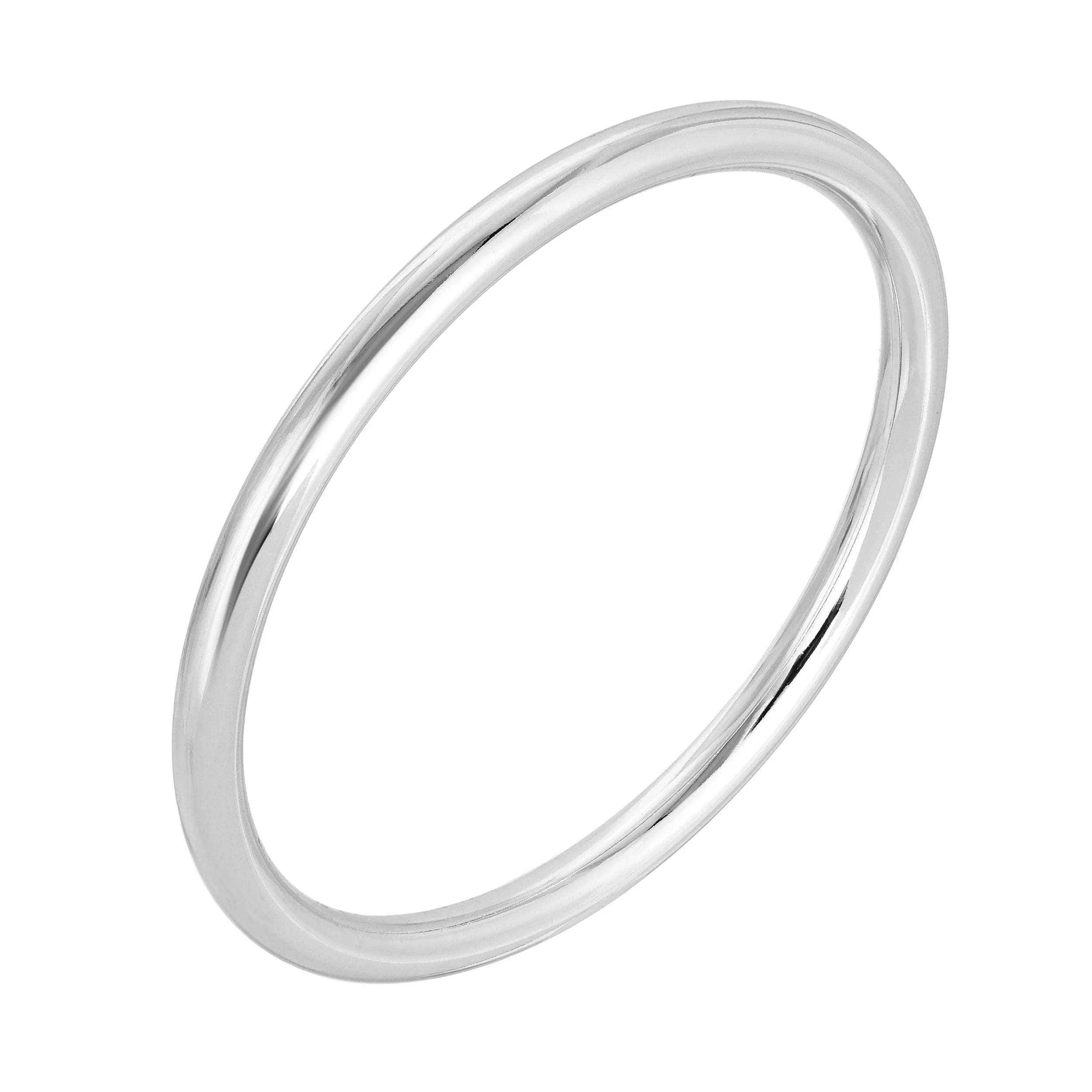 Simple silver ring included in the Classic Bangle Set for a sleek look