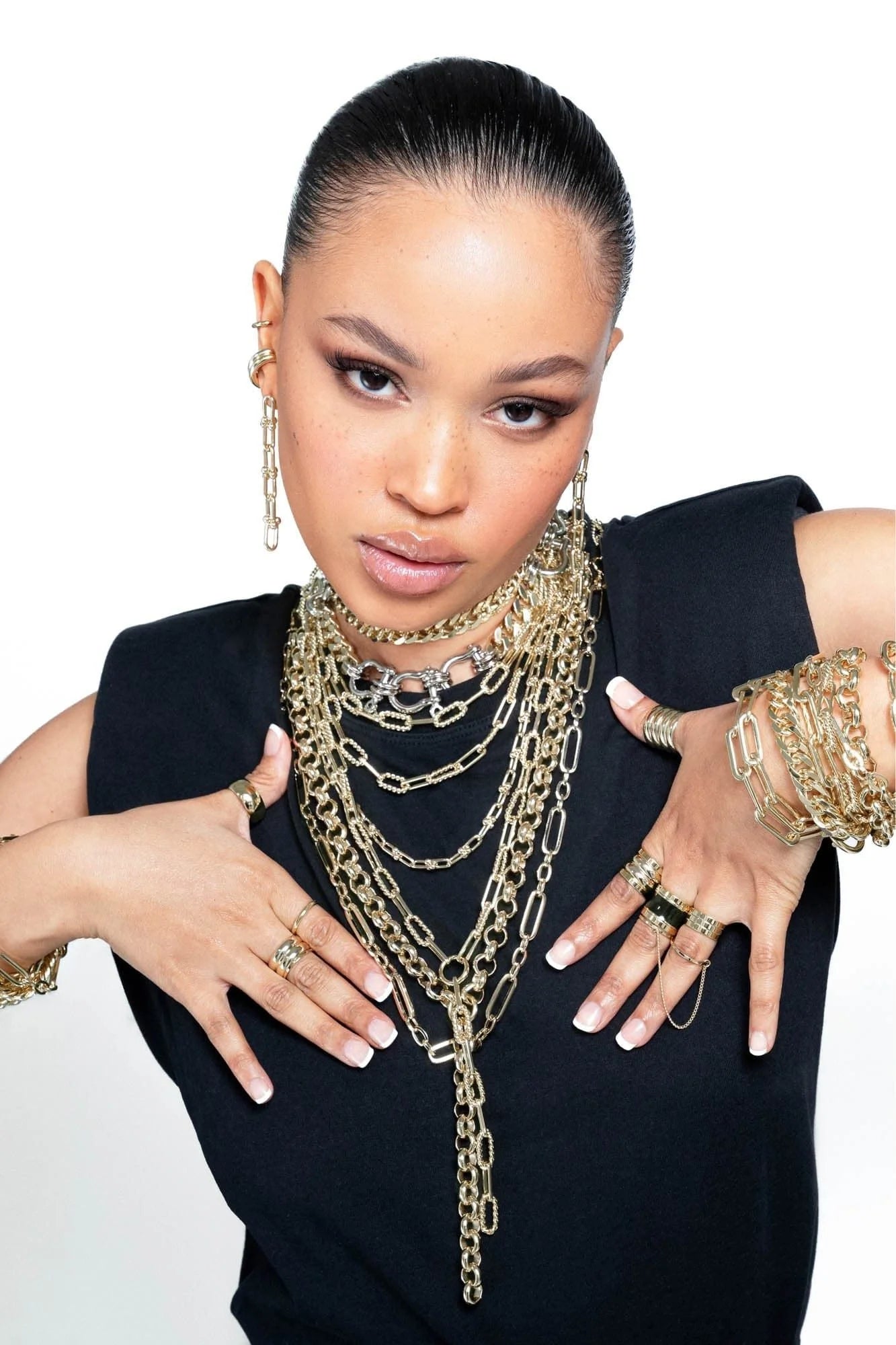 Woman wearing Enzo Lariat Necklace with stunning gold jewelry flash