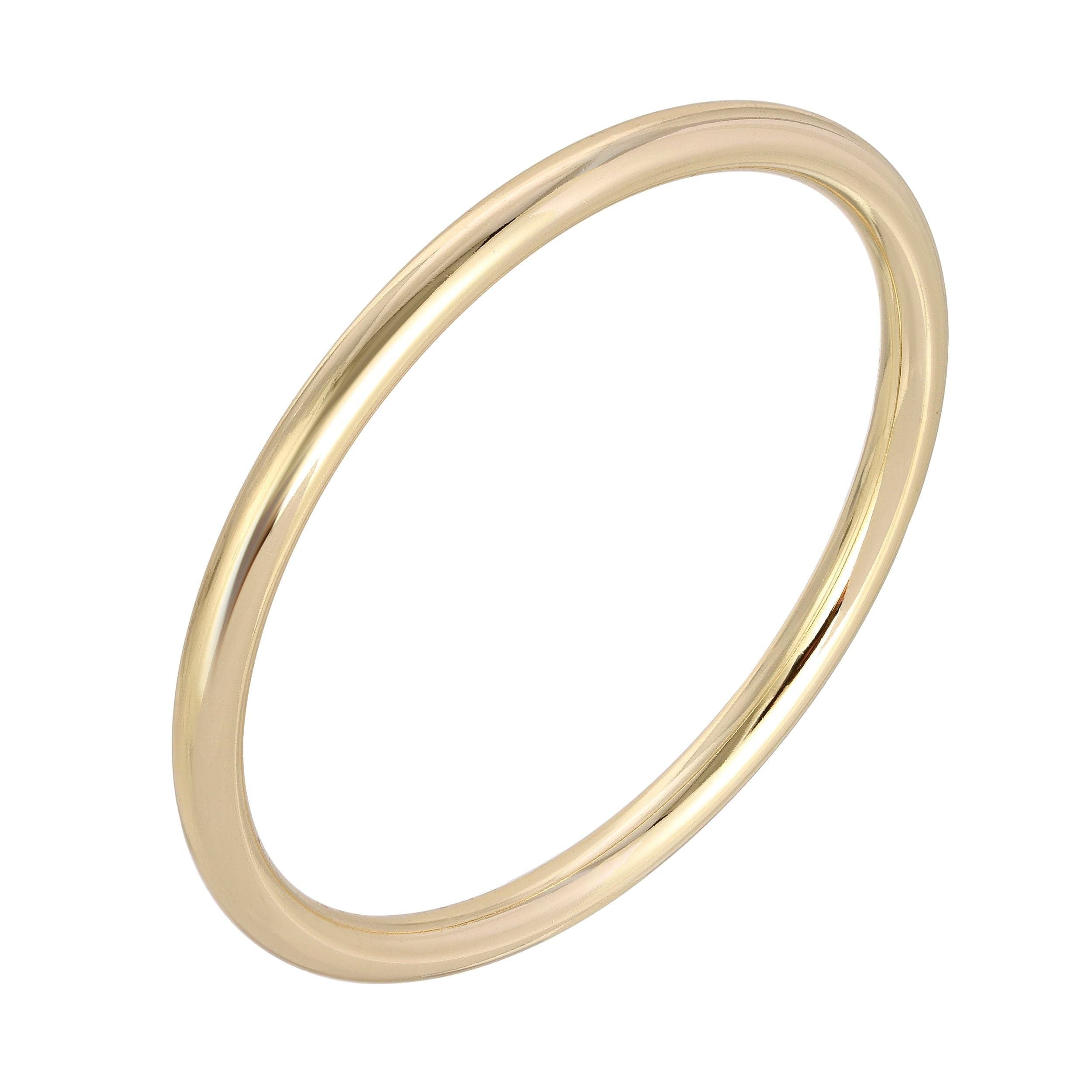 Simple gold ring highlighting the elegant Round Classic Bangle with a fine diameter measures