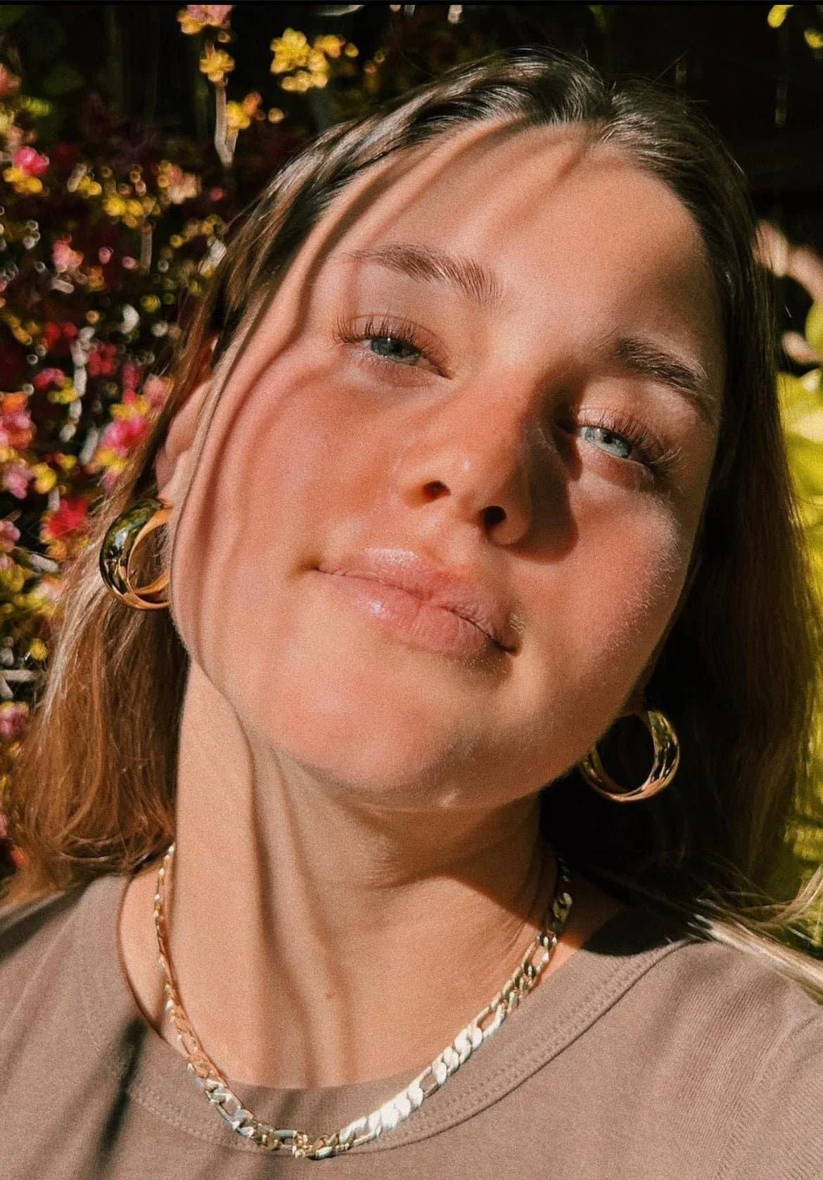 Woman wearing Gold Chain Necklace from Simone Hoops jewelry collection